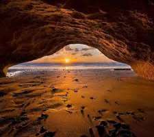 It is the favorite destination for those looking to enjoy the beach, eclectic shops, great dining, golfing, nightlife, and nearby hiking. Other nearby
